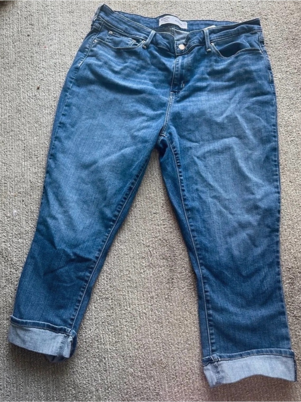 Signature by Levi Strauss Cropped Rolled-Cuff Blue Jeans